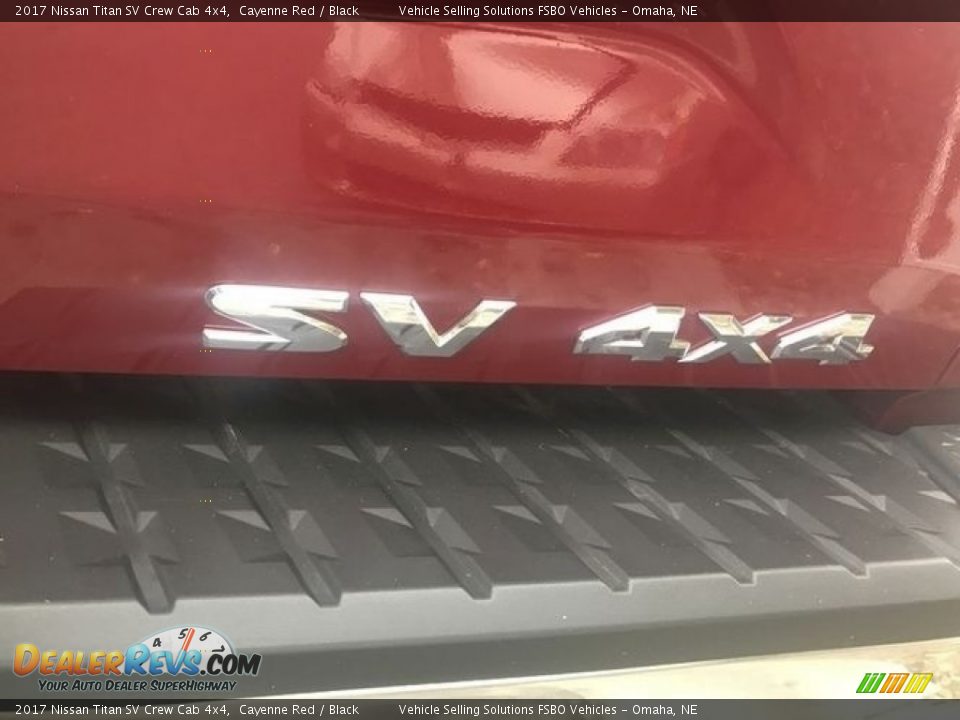 2017 Nissan Titan SV Crew Cab 4x4 Logo Photo #9