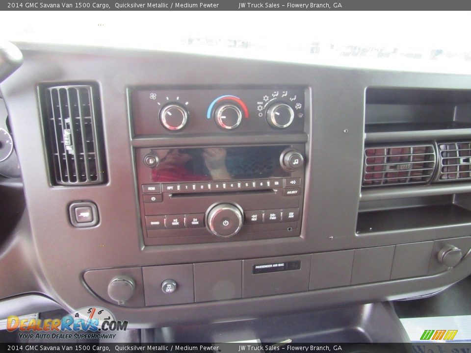 Controls of 2014 GMC Savana Van 1500 Cargo Photo #20