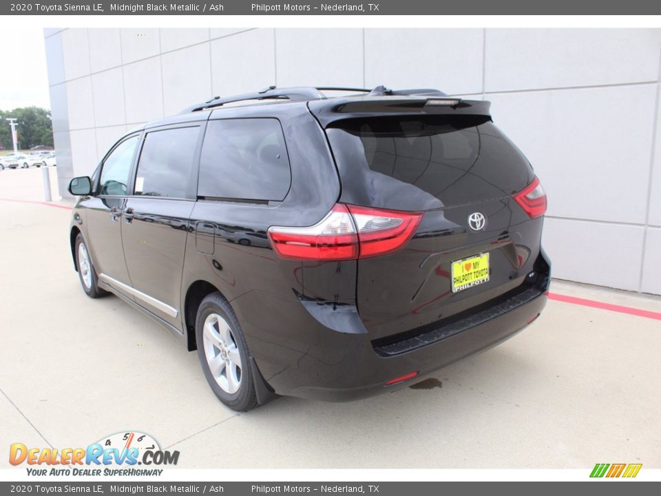 2020 Toyota Sienna LE Midnight Black Metallic / Ash Photo #7