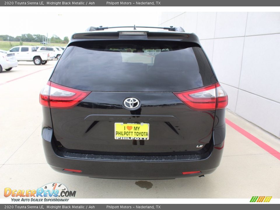 2020 Toyota Sienna LE Midnight Black Metallic / Ash Photo #8