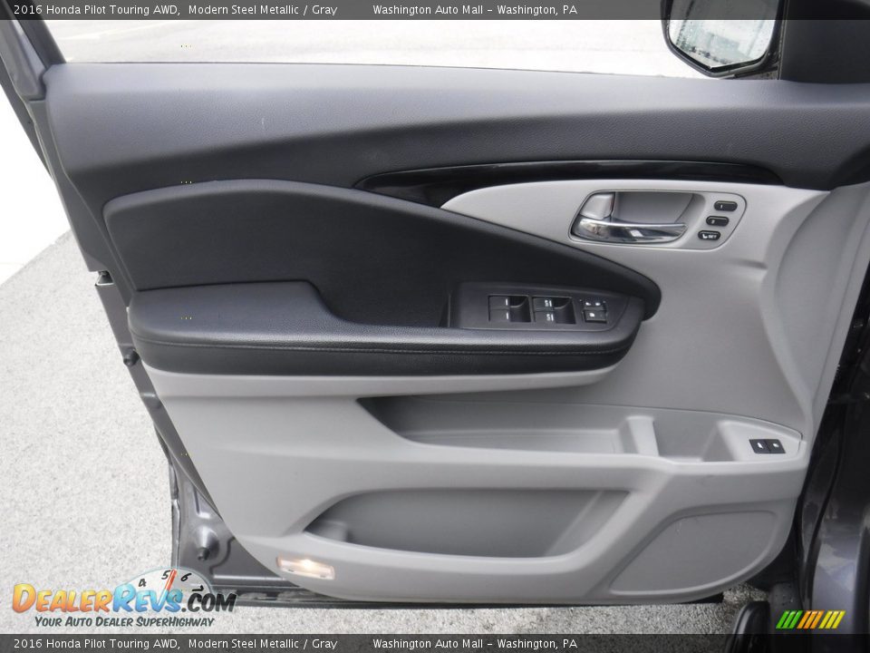 Door Panel of 2016 Honda Pilot Touring AWD Photo #16