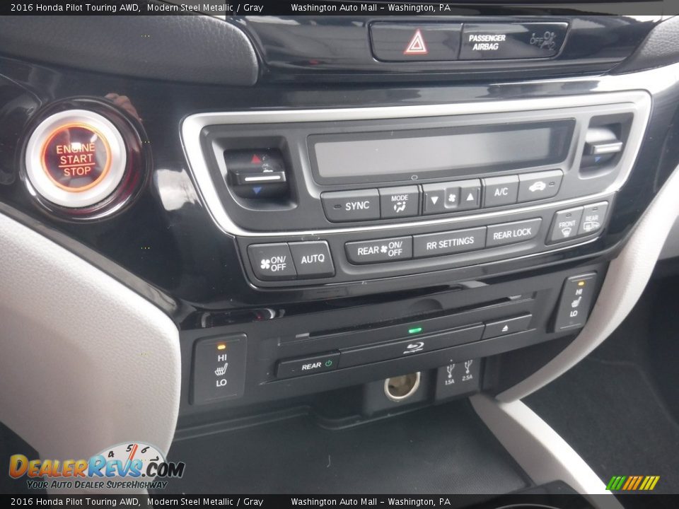 Controls of 2016 Honda Pilot Touring AWD Photo #21