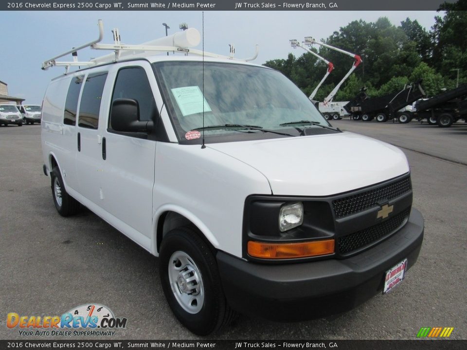 Front 3/4 View of 2016 Chevrolet Express 2500 Cargo WT Photo #7