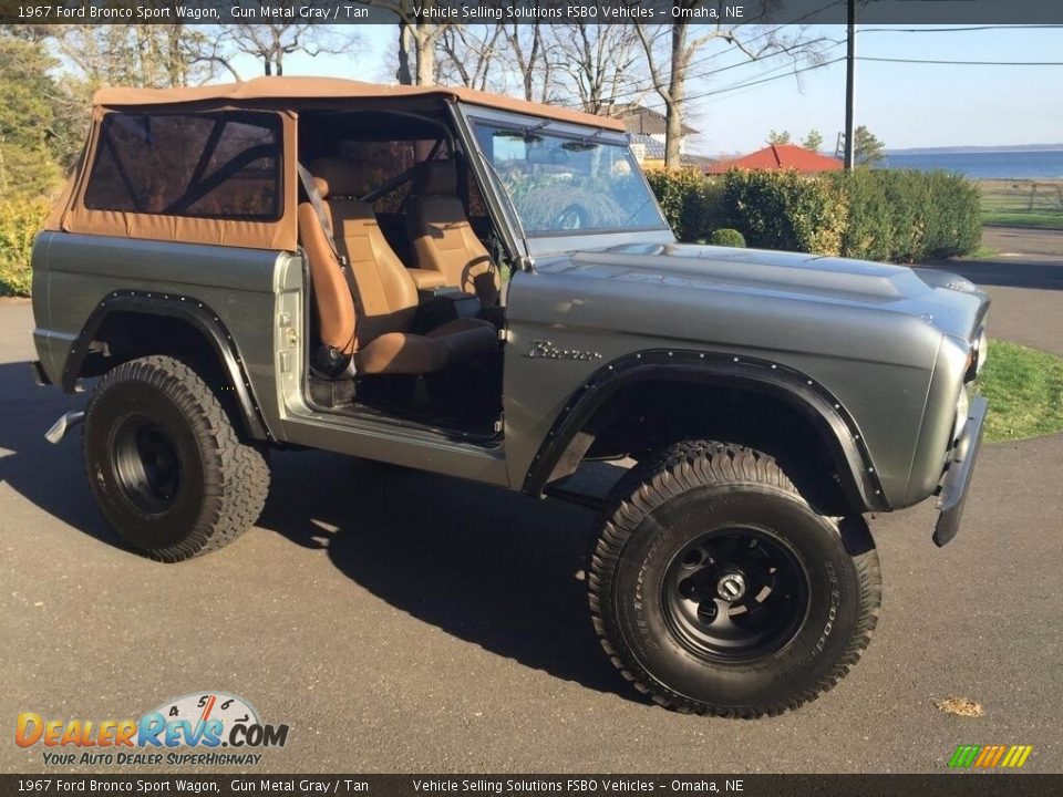 Front 3/4 View of 1967 Ford Bronco Sport Wagon Photo #1