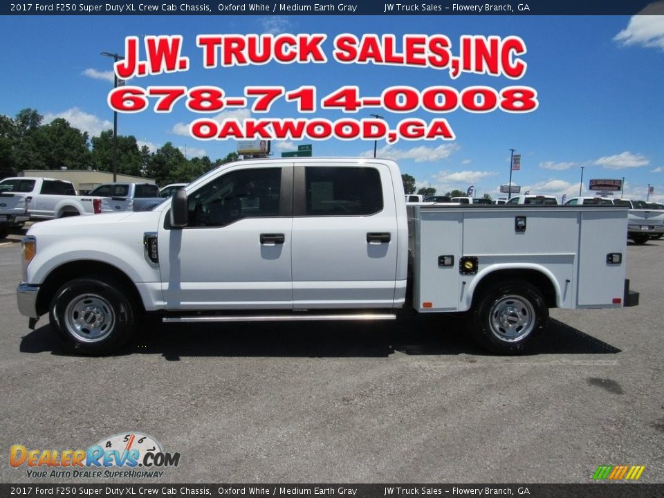 Dealer Info of 2017 Ford F250 Super Duty XL Crew Cab Chassis Photo #2