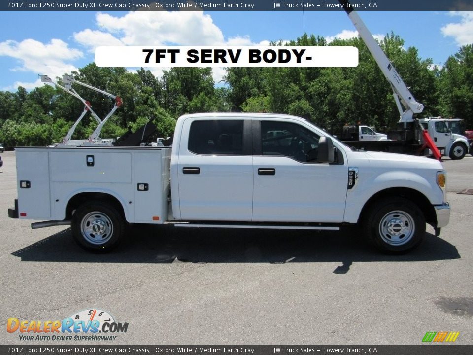 Oxford White 2017 Ford F250 Super Duty XL Crew Cab Chassis Photo #6