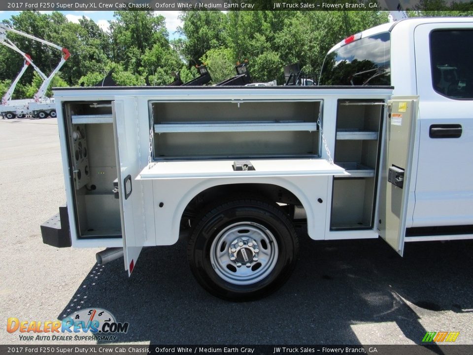 Oxford White 2017 Ford F250 Super Duty XL Crew Cab Chassis Photo #17
