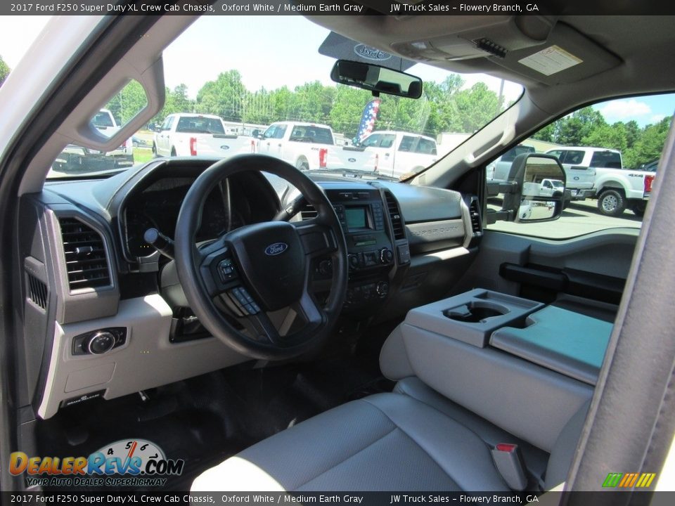 Front Seat of 2017 Ford F250 Super Duty XL Crew Cab Chassis Photo #27