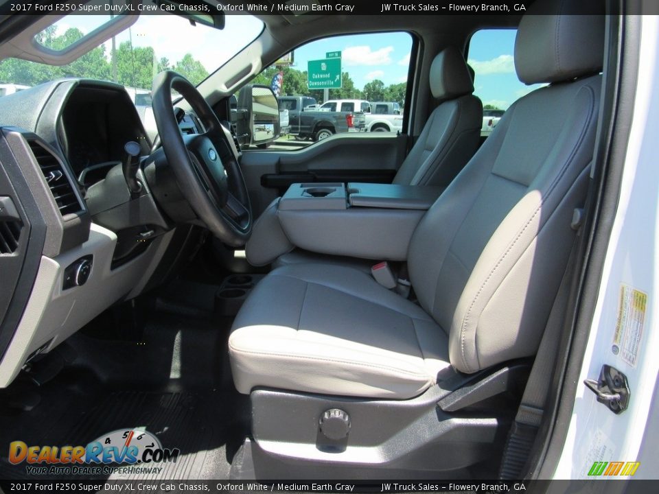 Medium Earth Gray Interior - 2017 Ford F250 Super Duty XL Crew Cab Chassis Photo #28