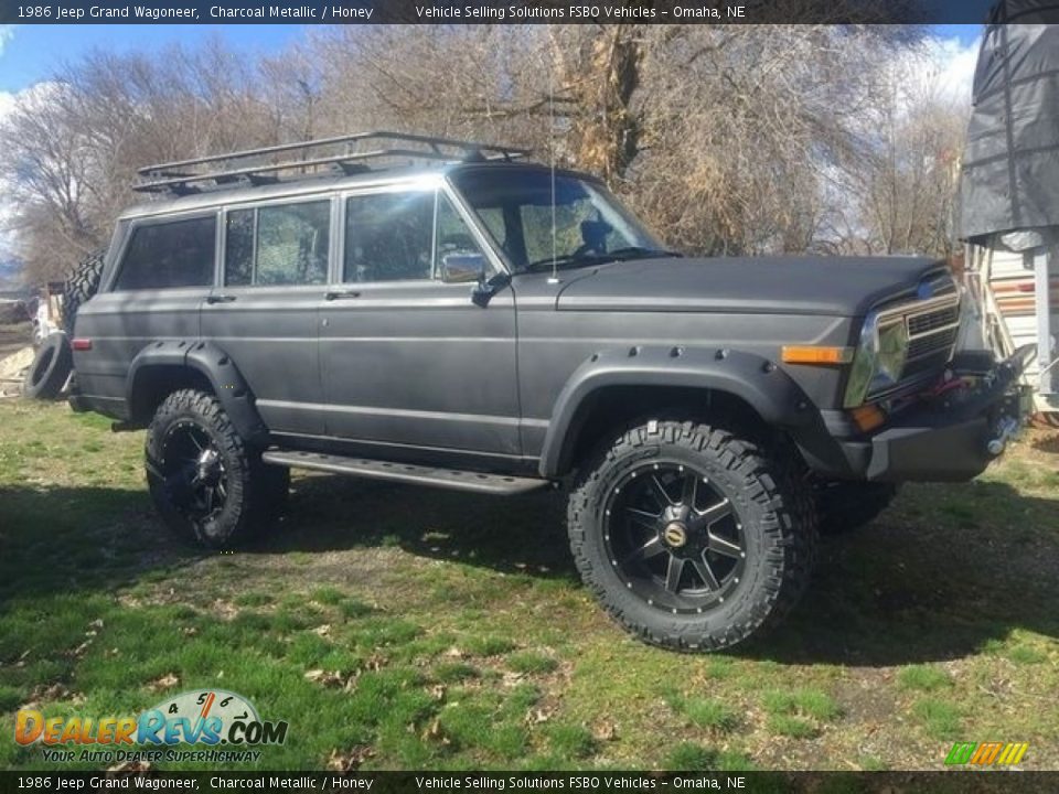 Front 3/4 View of 1986 Jeep Grand Wagoneer  Photo #1