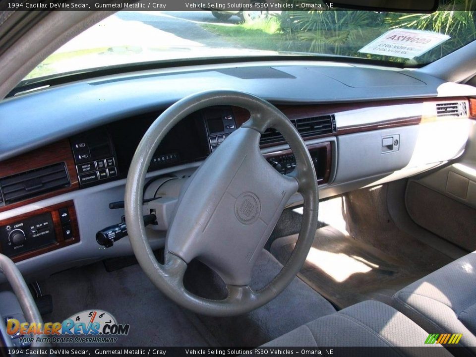 Dashboard of 1994 Cadillac DeVille Sedan Photo #14