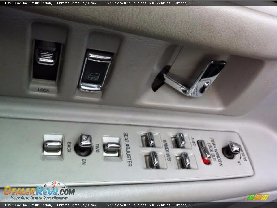 Controls of 1994 Cadillac Deville Sedan Photo #21
