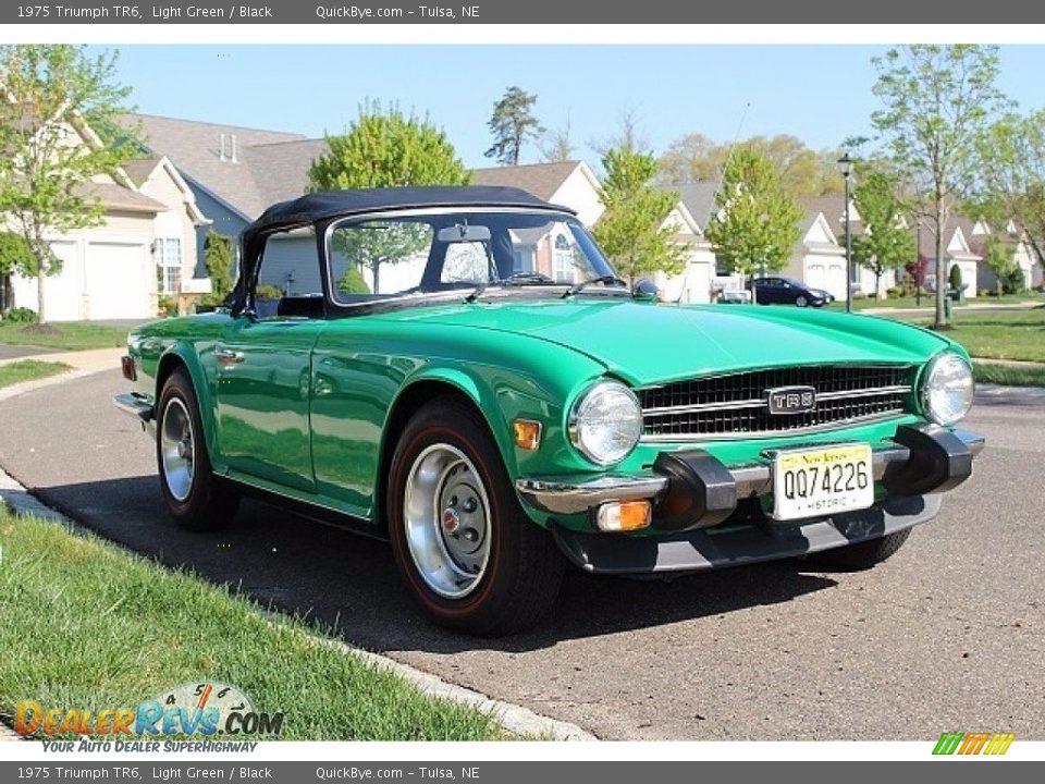 Front 3/4 View of 1975 Triumph TR6  Photo #2