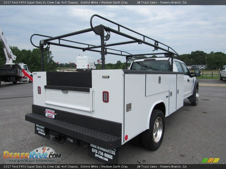 2017 Ford F450 Super Duty XL Crew Cab 4x4 Chassis Oxford White / Medium Earth Gray Photo #5