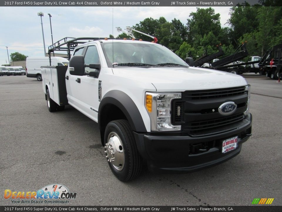 2017 Ford F450 Super Duty XL Crew Cab 4x4 Chassis Oxford White / Medium Earth Gray Photo #7