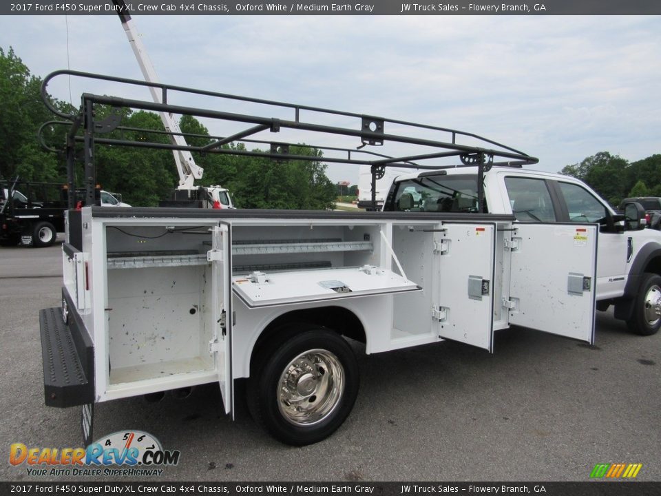 2017 Ford F450 Super Duty XL Crew Cab 4x4 Chassis Oxford White / Medium Earth Gray Photo #10