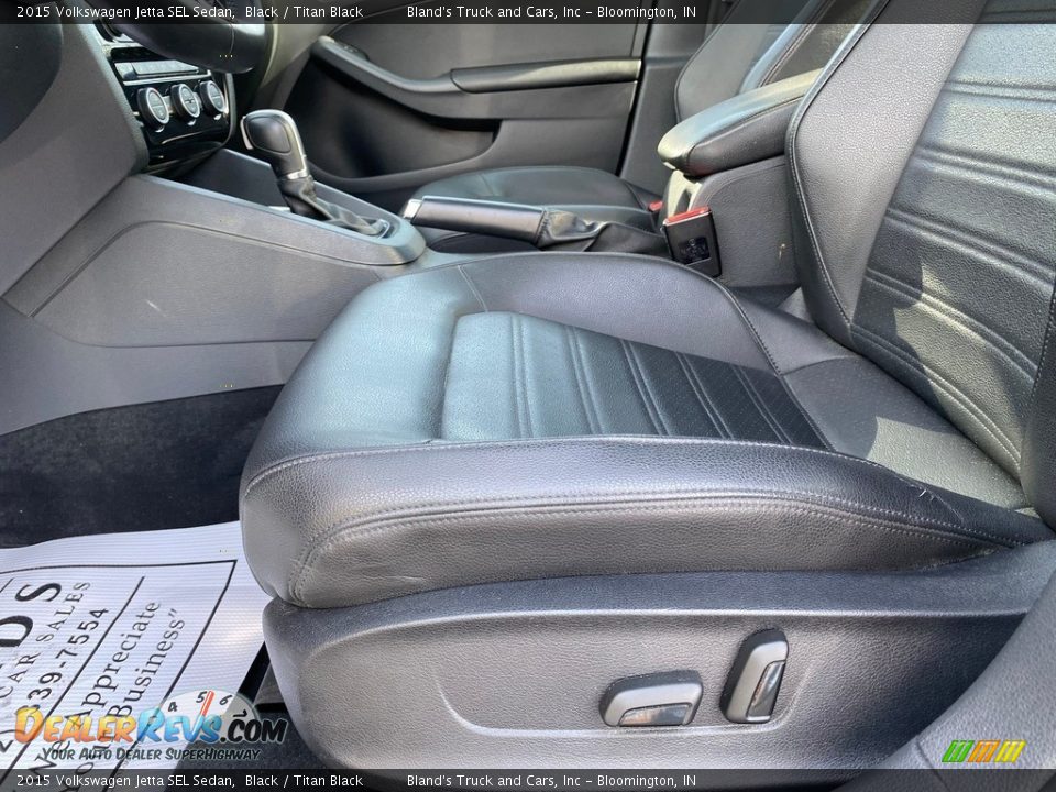 Front Seat of 2015 Volkswagen Jetta SEL Sedan Photo #6