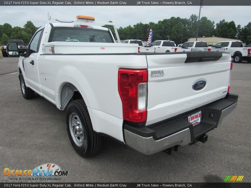 2017 Ford F250 Super Duty XL Regular Cab Oxford White / Medium Earth Gray Photo #3