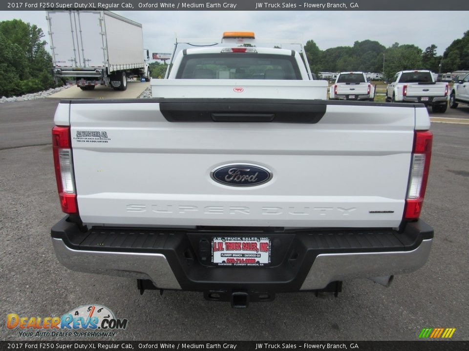 2017 Ford F250 Super Duty XL Regular Cab Oxford White / Medium Earth Gray Photo #4