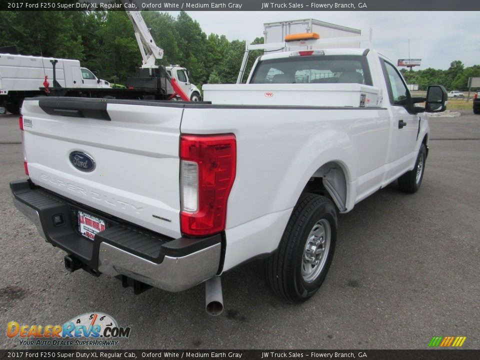 2017 Ford F250 Super Duty XL Regular Cab Oxford White / Medium Earth Gray Photo #5