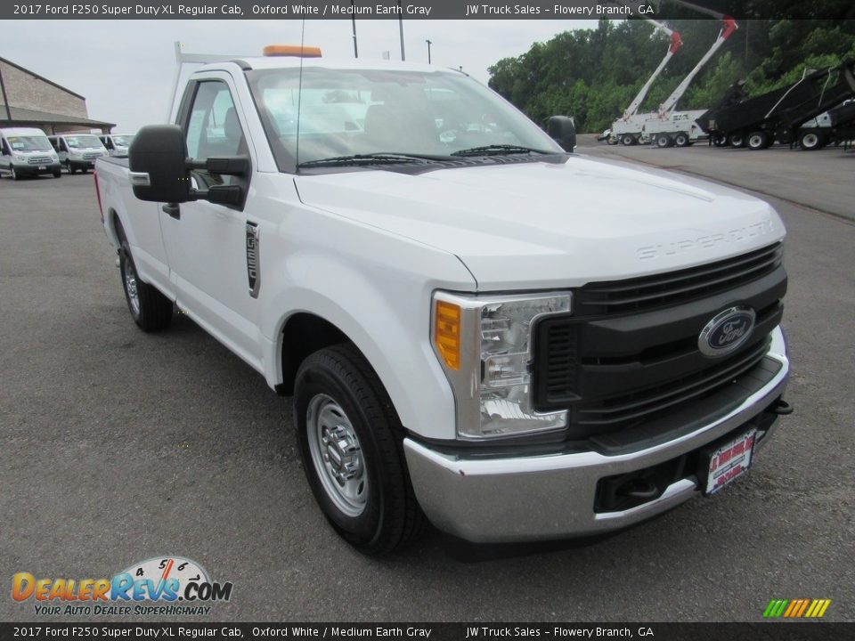 Front 3/4 View of 2017 Ford F250 Super Duty XL Regular Cab Photo #7