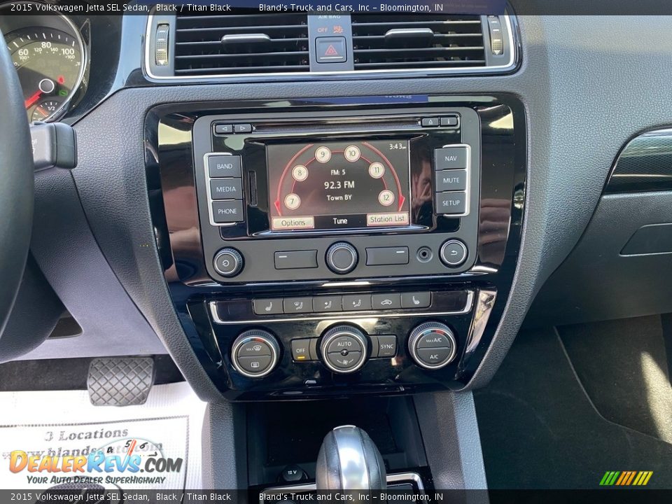 Controls of 2015 Volkswagen Jetta SEL Sedan Photo #15