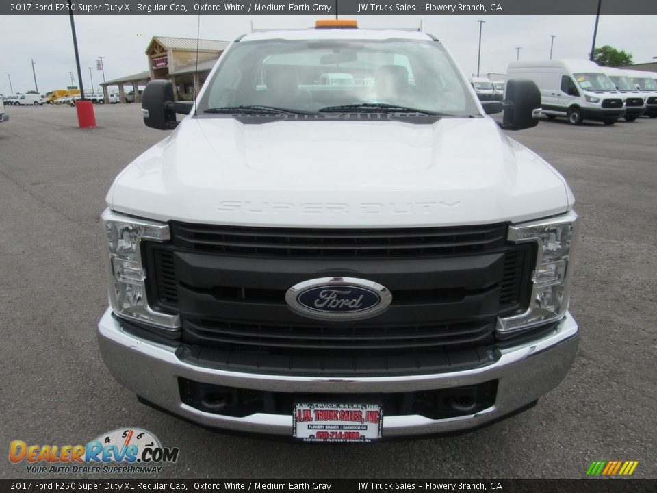 2017 Ford F250 Super Duty XL Regular Cab Oxford White / Medium Earth Gray Photo #8