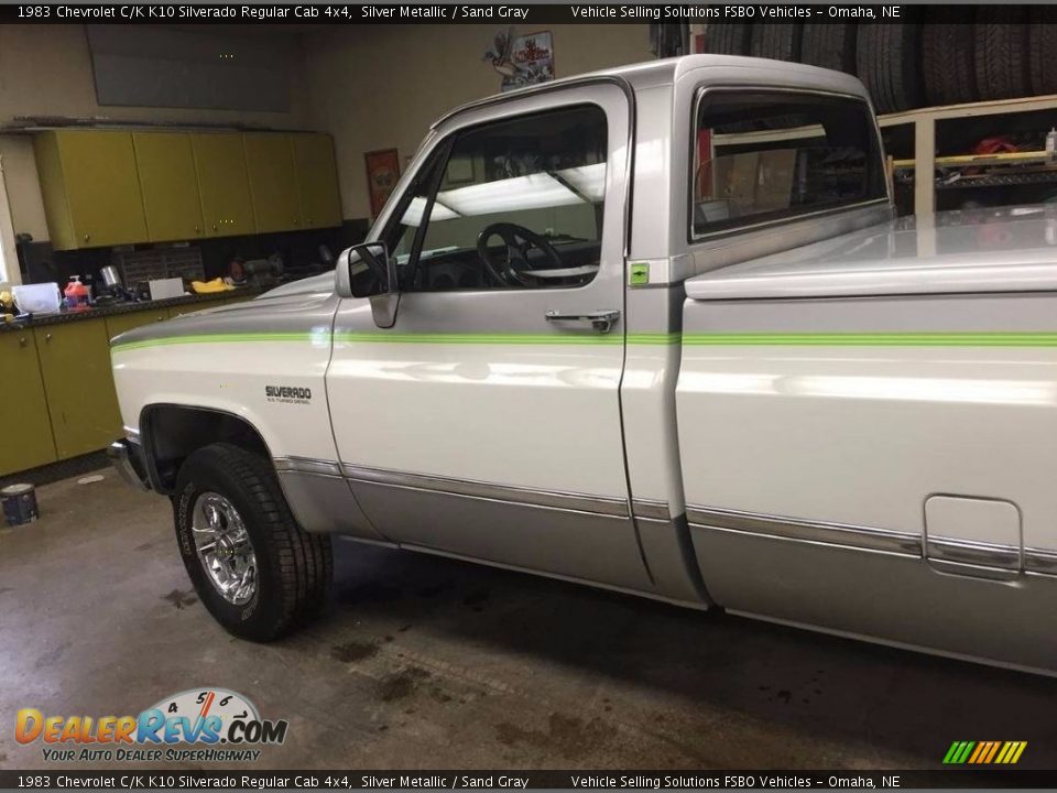 1983 Chevrolet C/K K10 Silverado Regular Cab 4x4 Silver Metallic / Sand Gray Photo #6