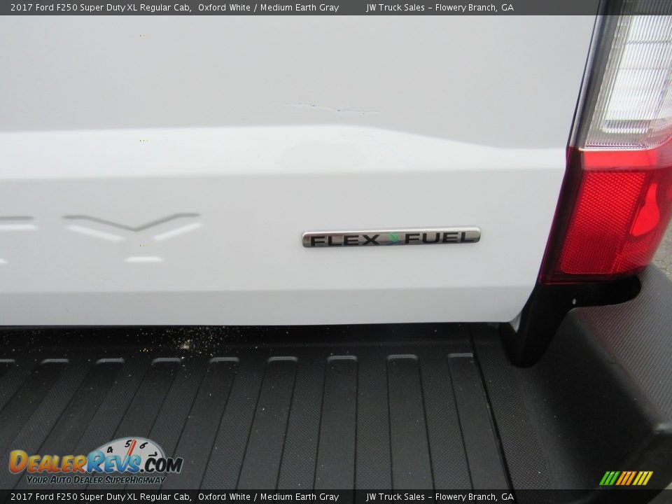 2017 Ford F250 Super Duty XL Regular Cab Oxford White / Medium Earth Gray Photo #15