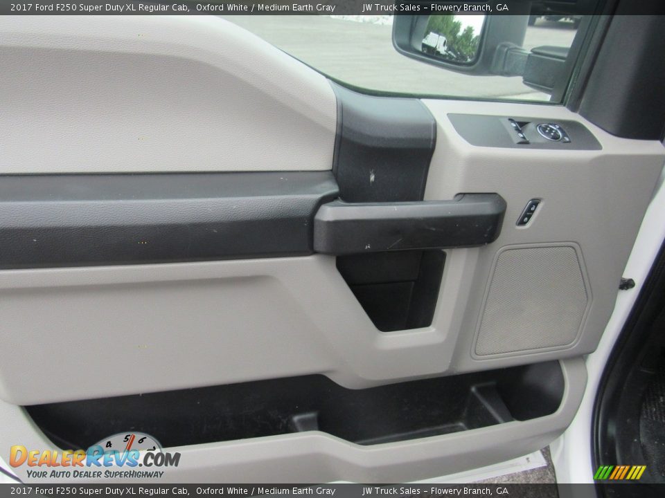 Door Panel of 2017 Ford F250 Super Duty XL Regular Cab Photo #20