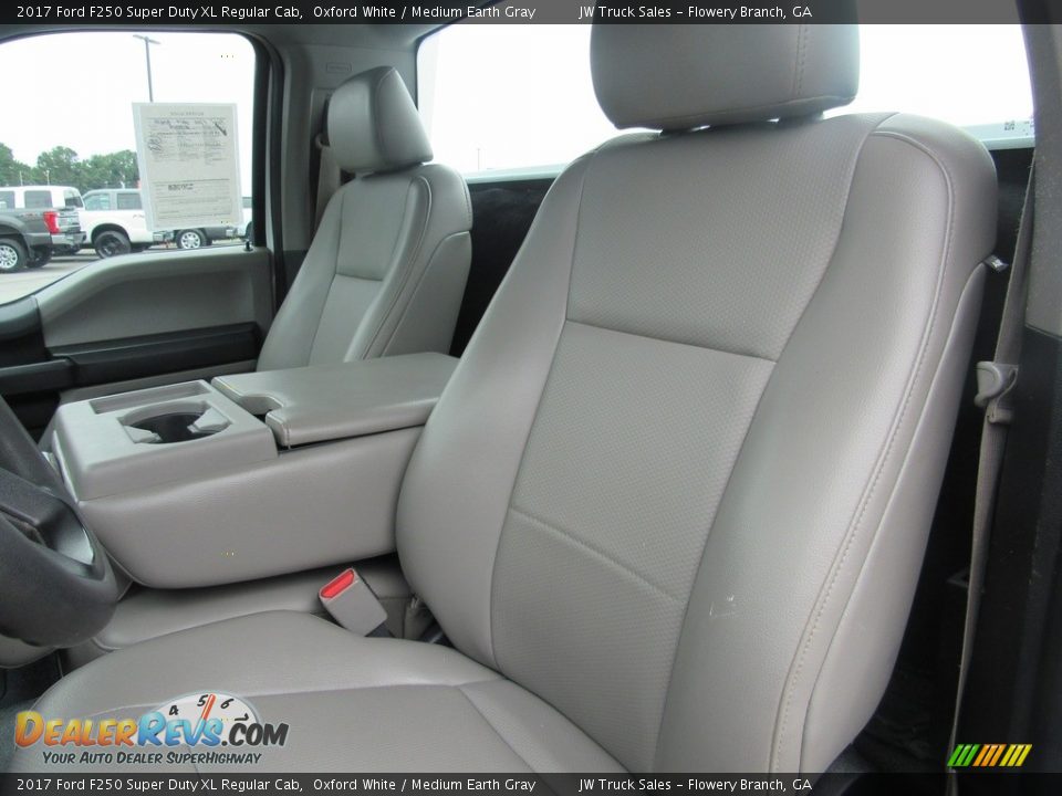 Front Seat of 2017 Ford F250 Super Duty XL Regular Cab Photo #23