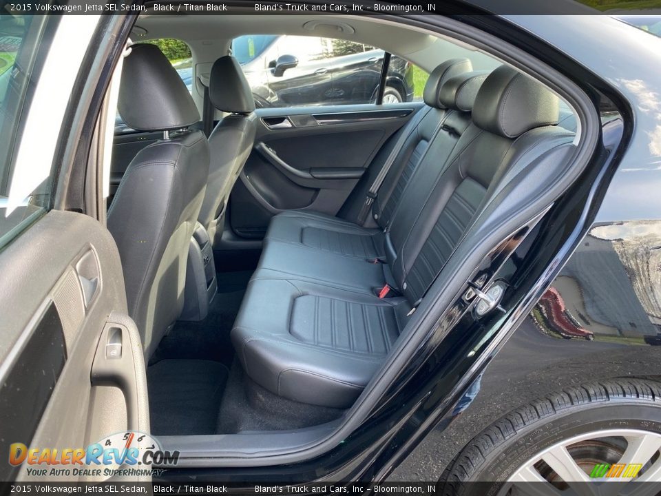 Rear Seat of 2015 Volkswagen Jetta SEL Sedan Photo #31
