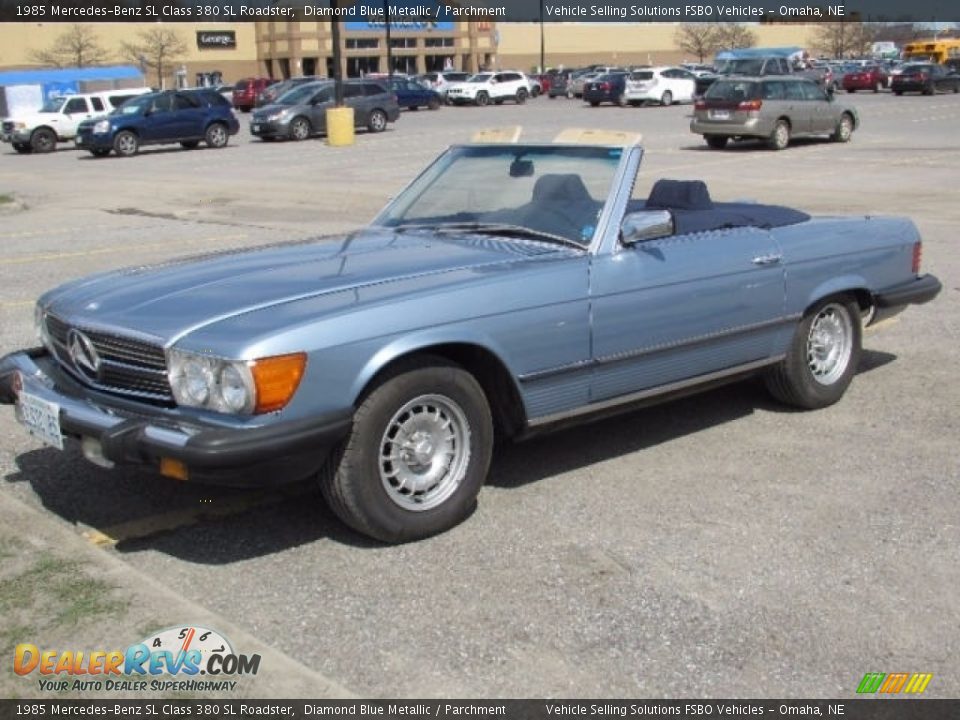 Front 3/4 View of 1985 Mercedes-Benz SL Class 380 SL Roadster Photo #1