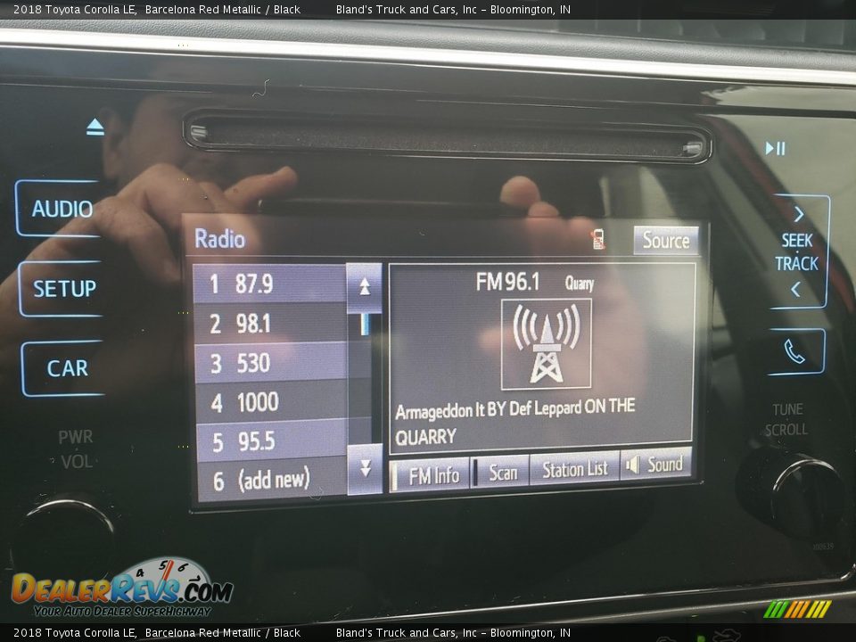 2018 Toyota Corolla LE Barcelona Red Metallic / Black Photo #17