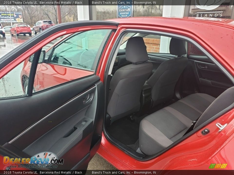 2018 Toyota Corolla LE Barcelona Red Metallic / Black Photo #24