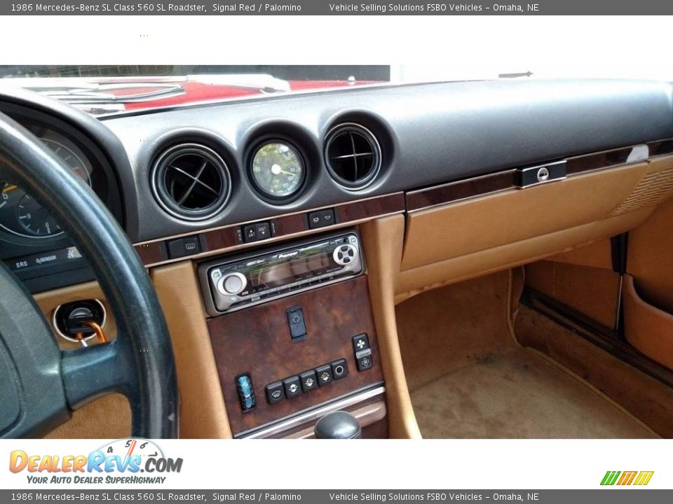 Controls of 1986 Mercedes-Benz SL Class 560 SL Roadster Photo #16