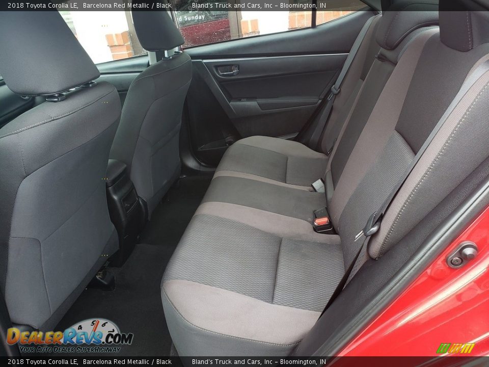 2018 Toyota Corolla LE Barcelona Red Metallic / Black Photo #26