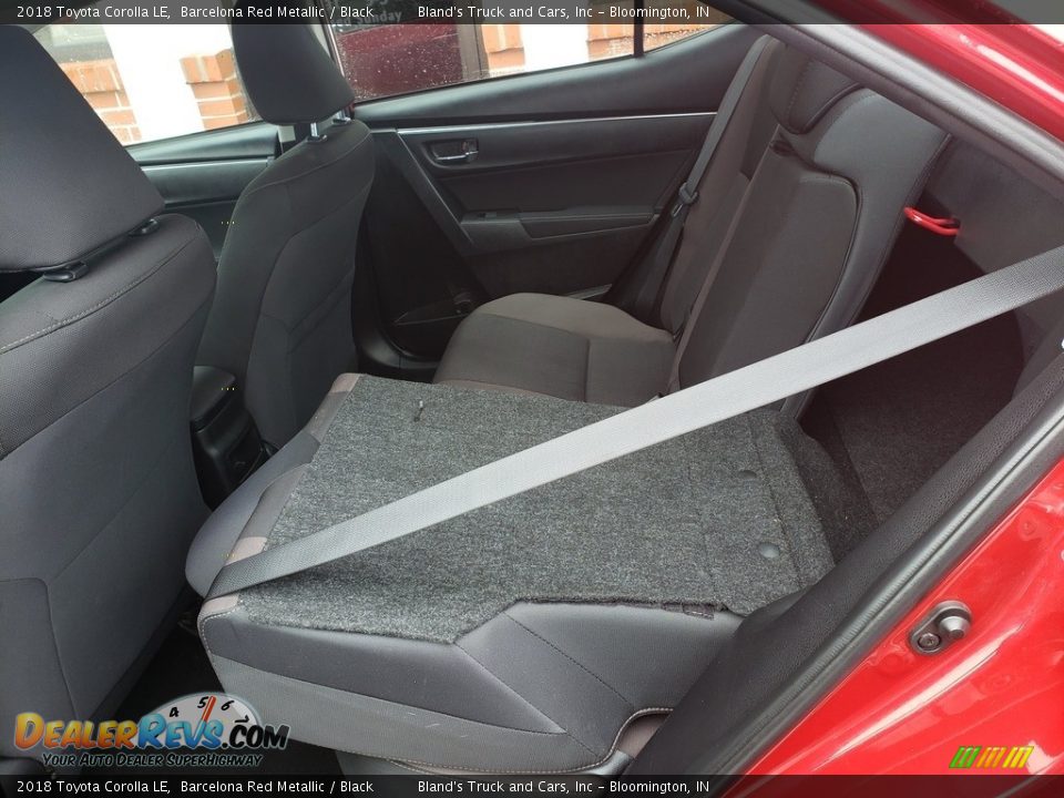2018 Toyota Corolla LE Barcelona Red Metallic / Black Photo #28