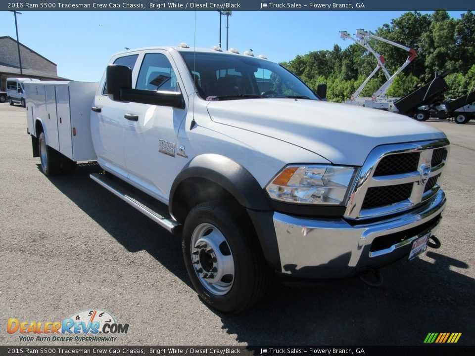 Front 3/4 View of 2016 Ram 5500 Tradesman Crew Cab Chassis Photo #7