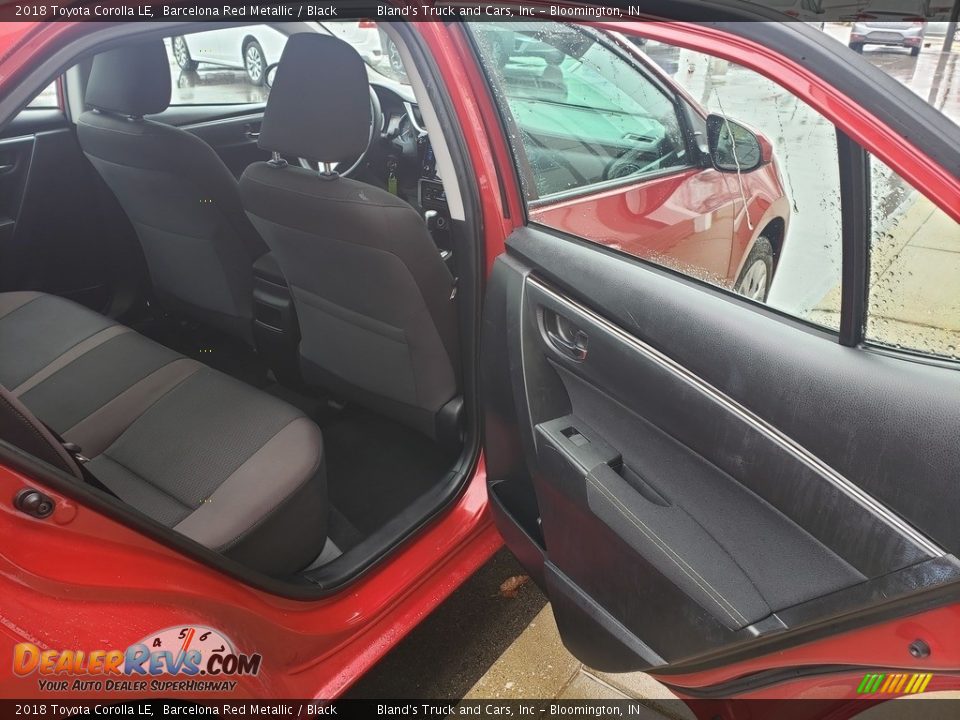 2018 Toyota Corolla LE Barcelona Red Metallic / Black Photo #36