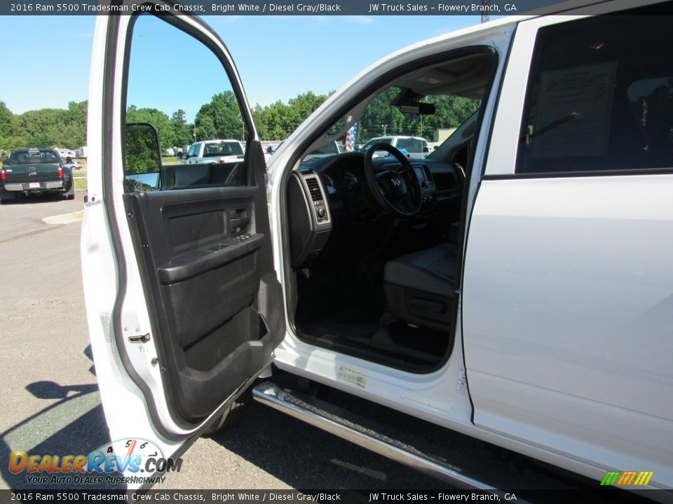 2016 Ram 5500 Tradesman Crew Cab Chassis Bright White / Diesel Gray/Black Photo #25