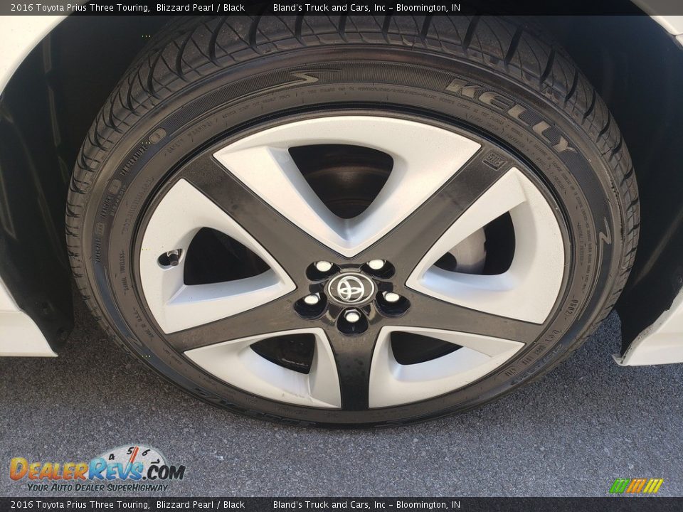 2016 Toyota Prius Three Touring Blizzard Pearl / Black Photo #32