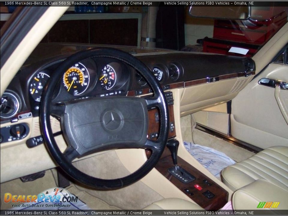 Dashboard of 1986 Mercedes-Benz SL Class 560 SL Roadster Photo #21