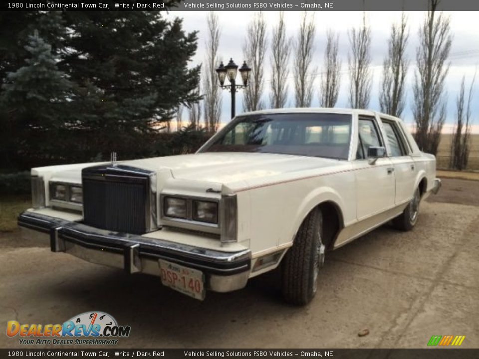 Front 3/4 View of 1980 Lincoln Continental Town Car Photo #1