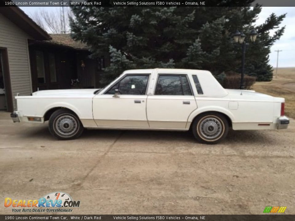 White 1980 Lincoln Continental Town Car Photo #2