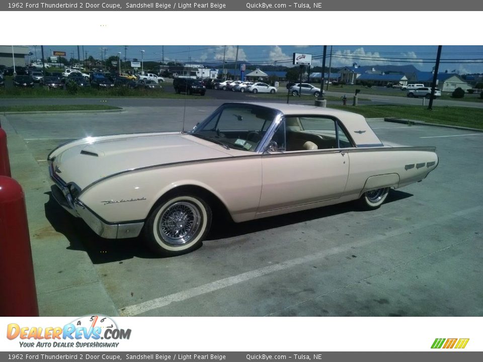 Front 3/4 View of 1962 Ford Thunderbird 2 Door Coupe Photo #1