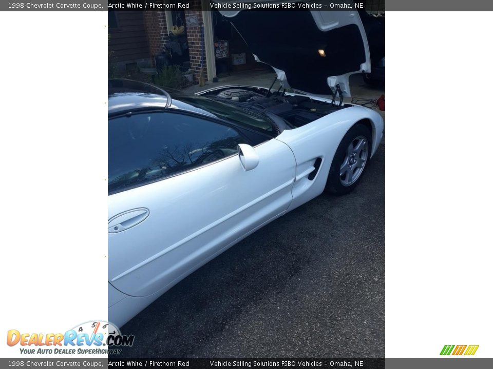 1998 Chevrolet Corvette Coupe Arctic White / Firethorn Red Photo #15