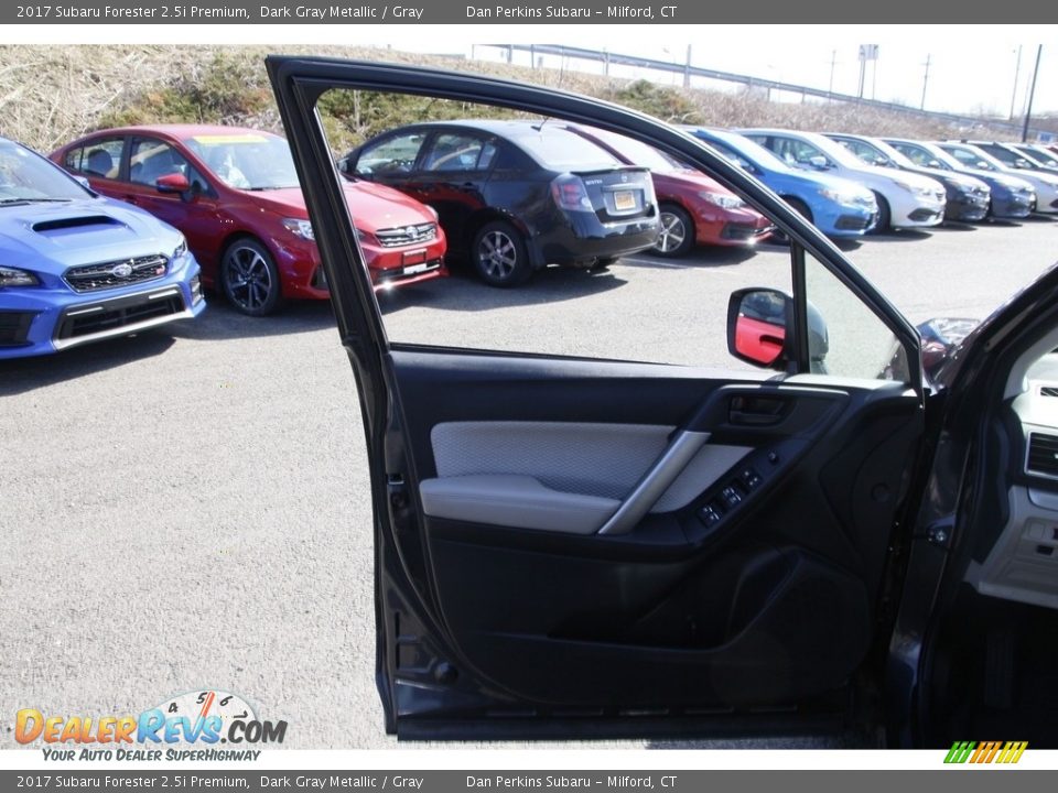 2017 Subaru Forester 2.5i Premium Dark Gray Metallic / Gray Photo #9