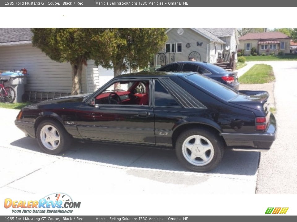 1985 Ford Mustang GT Coupe Black / Red Photo #2