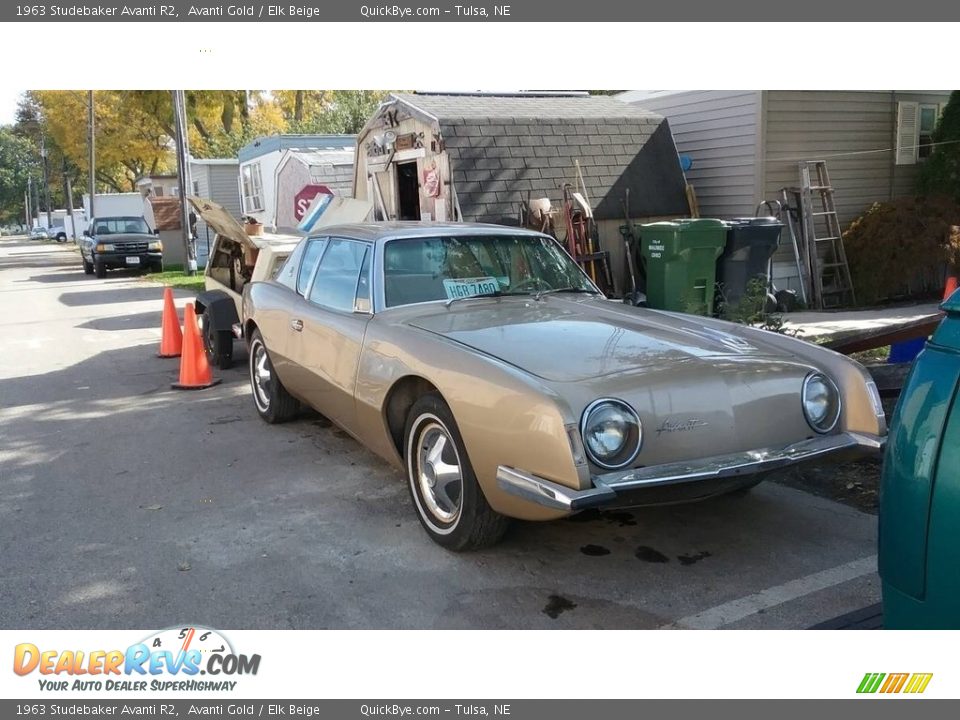 Front 3/4 View of 1963 Studebaker Avanti R2 Photo #3